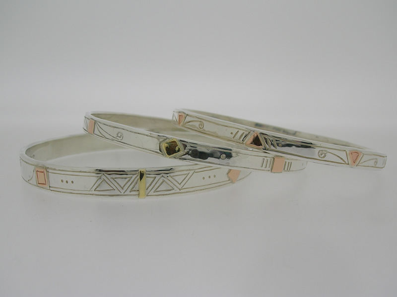 Medium geometric pattern bangles