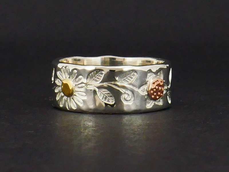 Daisy Flower & Apple Leaf Ring